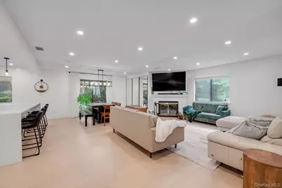 49 Wimbledon Drive, Roslyn, NY 11576 - Photo 4