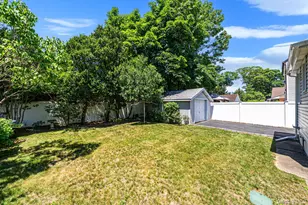 33 Sherman St, Merrick, NY 11566 - Photo 24