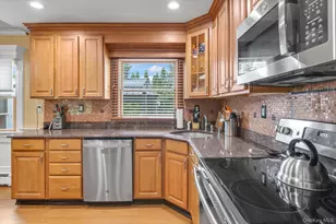 15 Elberta Dr, East Northport, NY 11731 - Photo 8
