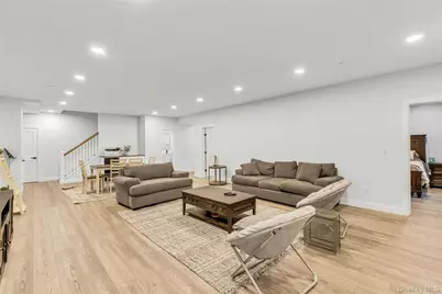 45104 Silver Birch Lane, Plainview, NY 11803 - Photo 26