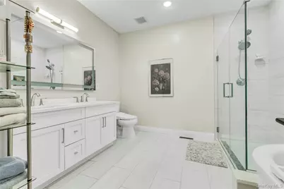 45104 Silver Birch Lane, Plainview, NY 11803 - Photo 18
