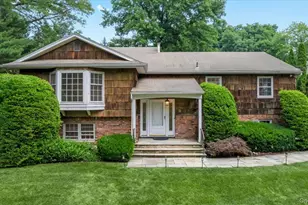 35 Pinehurst Dr, Purchase, NY 10577 - Photo 2