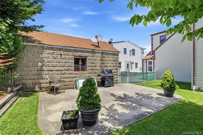 65 Moore Street, New Hyde Park, NY 11040 - Photo 28