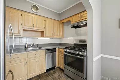 65 Moore Street, New Hyde Park, NY 11040 - Photo 8