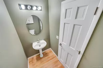 275 S Gillette Avenue, Bayport, NY 11705 - Photo 32