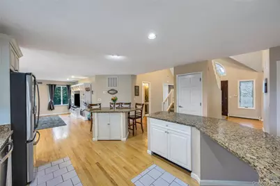 275 S Gillette Avenue, Bayport, NY 11705 - Photo 14