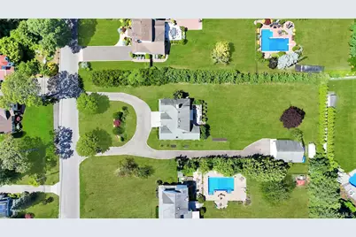275 S Gillette Avenue, Bayport, NY 11705 - Photo 2