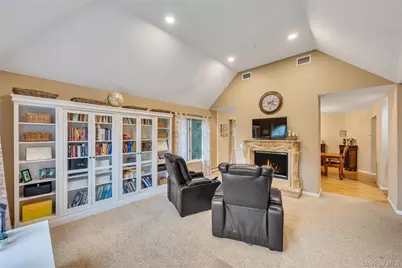 275 S Gillette Avenue, Bayport, NY 11705 - Photo 10