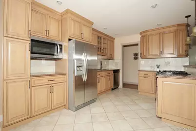 231 N Middletown Road #H, Pearl River, NY 10965 - Photo 1