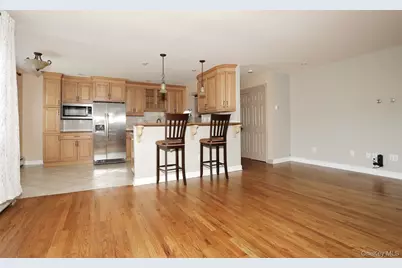 231 N Middletown Road #H, Pearl River, NY 10965 - Photo 2