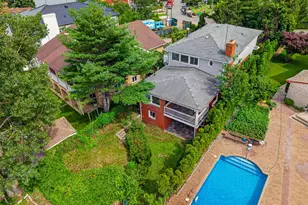 149-37 Powells Cove Blvd, Whitestone, NY 11357 - Photo 26