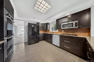 149-37 Powells Cove Blvd, Whitestone, NY 11357 - Photo 10