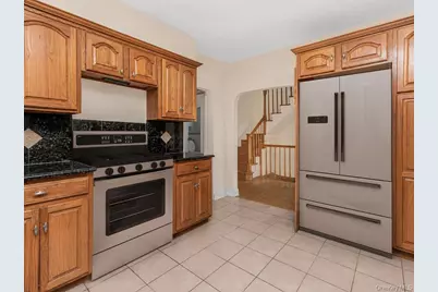 4004 Rombouts Avenue, Bronx, NY 10466 - Photo 8