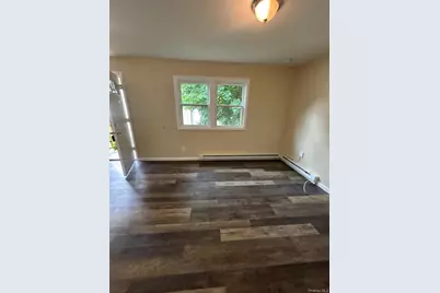 1121 Woodcrest Avenue, Riverhead, NY 11901 - Photo 6