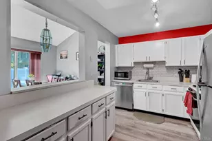 6 Beech St, Central Islip, NY 11722 - Photo 8