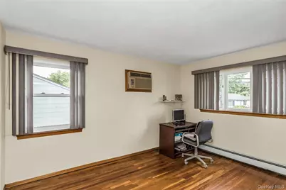 43 Grohmans Lane, Plainview, NY 11803 - Photo 16