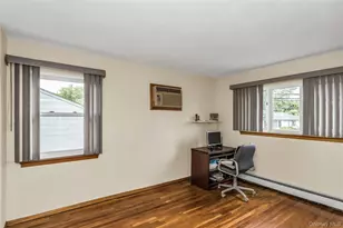 43 Grohmans Ln, Plainview, NY 11803 - Photo 16