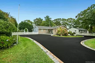 703 Lincoln Ave, Sayville, NY 11782 - Photo 2