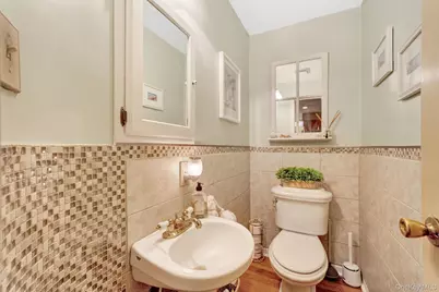 179 Scarcliffe Drive, Malverne, NY 11565 - Photo 22