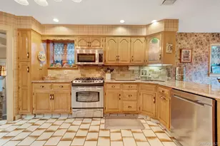179 Scarcliffe Dr, Malverne, NY 11565 - Photo 18