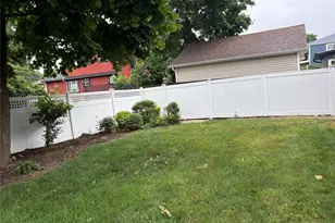 11 Madison Ave, Roosevelt, NY 11575 - Photo 18