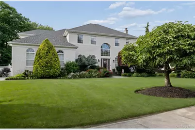 15 Barnaby Court E, Hauppauge, NY 11788 - Photo 2