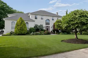 15 Barnaby Ct E, Hauppauge, NY 11788 - Photo 2