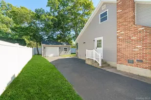 925 Liberty St, Bohemia, NY 11716 - Photo 6