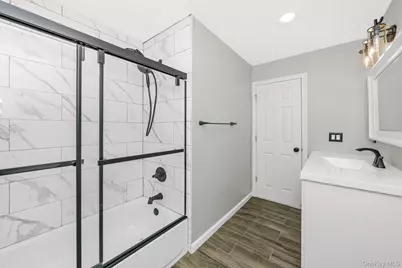 925 Liberty Street, Bohemia, NY 11716 - Photo 16