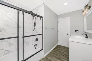 925 Liberty St, Bohemia, NY 11716 - Photo 16