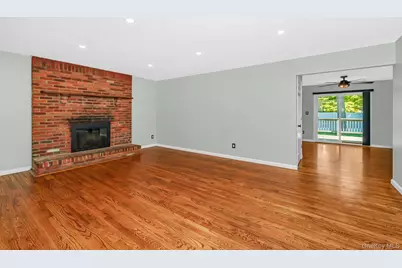 925 Liberty Street, Bohemia, NY 11716 - Photo 14