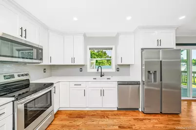925 Liberty Street, Bohemia, NY 11716 - Photo 8