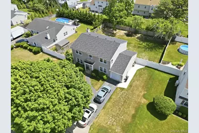 7 Apple Blossom Lane, Patchogue, NY 11772 - Photo 2