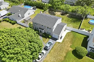 7 Apple Blossom Ln, Patchogue, NY 11772 - Photo 2