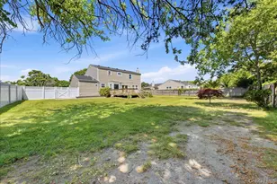 7 Apple Blossom Ln, Patchogue, NY 11772 - Photo 20