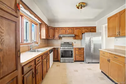 14 Laurel Place, Bethpage, NY 11714 - Photo 6