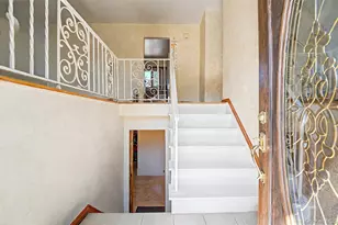 14 Laurel Pl, Bethpage, NY 11714 - Photo 4
