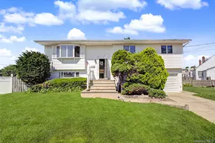 14 Laurel Pl, Bethpage, NY 11714 - Photo 2