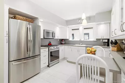 75 Wagg Avenue, Malverne, NY 11565 - Photo 10