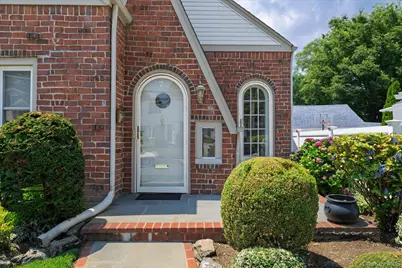 75 Wagg Avenue, Malverne, NY 11565 - Photo 2