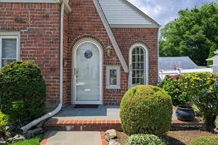 75 Wagg Ave, Malverne, NY 11565 - Photo 2