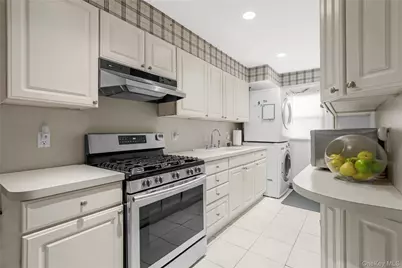 1934 E 29th Street #HSE, Brooklyn, NY 11229 - Photo 6