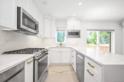 138-08 76th Avenue, Kew Gardens, NY 11367 - Photo 4