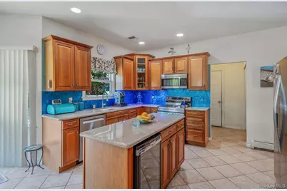 4 Pheasant Court, Riverhead, NY 11901 - Photo 8