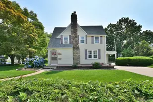 112 Cambridge Ave, Garden City, NY 11530 - Photo 2