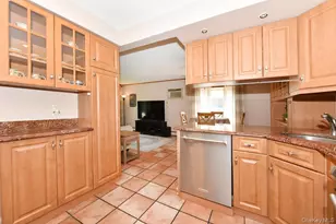 112 Cambridge Ave, Garden City, NY 11530 - Photo 14