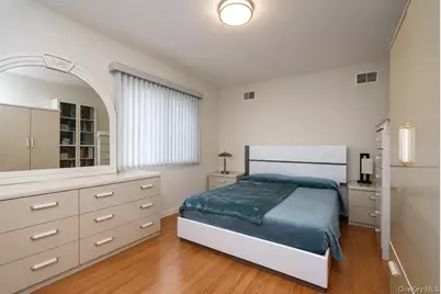 64 Amanda Court, New York, NY 10312 - Photo 32
