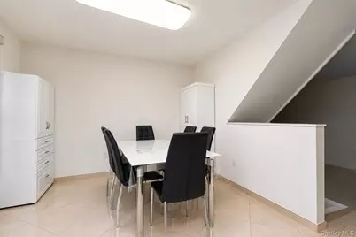 64 Amanda Court, New York, NY 10312 - Photo 18