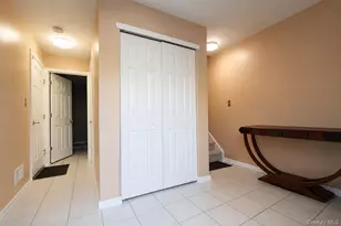64 Amanda Ct, New York, NY 10312 - Photo 4
