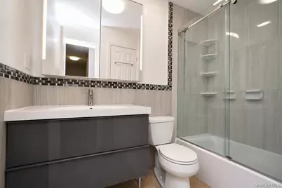 64 Amanda Court, New York, NY 10312 - Photo 26